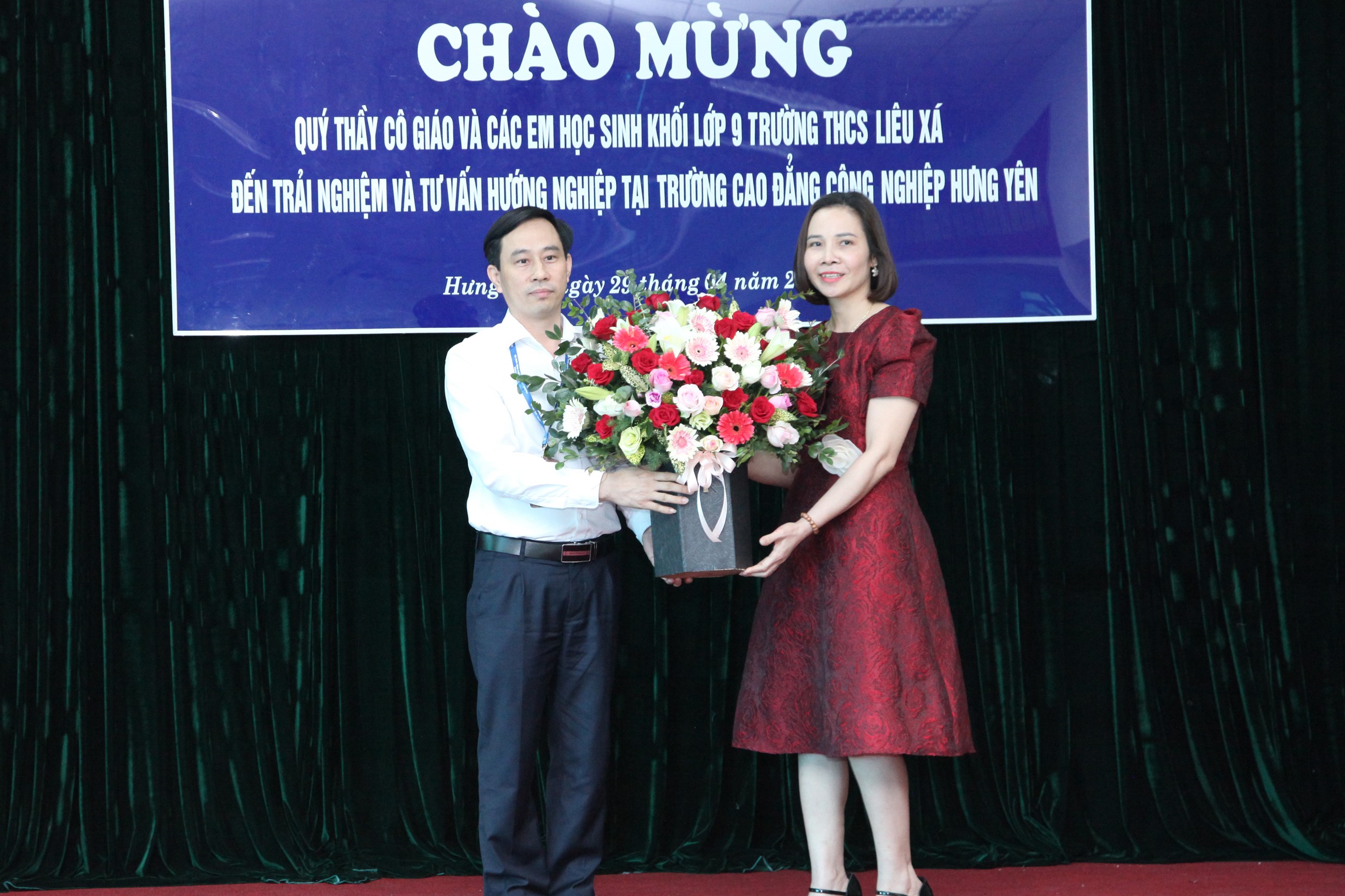 Trường Cao đẳng Công nghiệp Hưng Yên và Trường THCS Liêu Xá tổ chức trải nghiệm,tư vấn hướng nghiệp cho HS khối 9