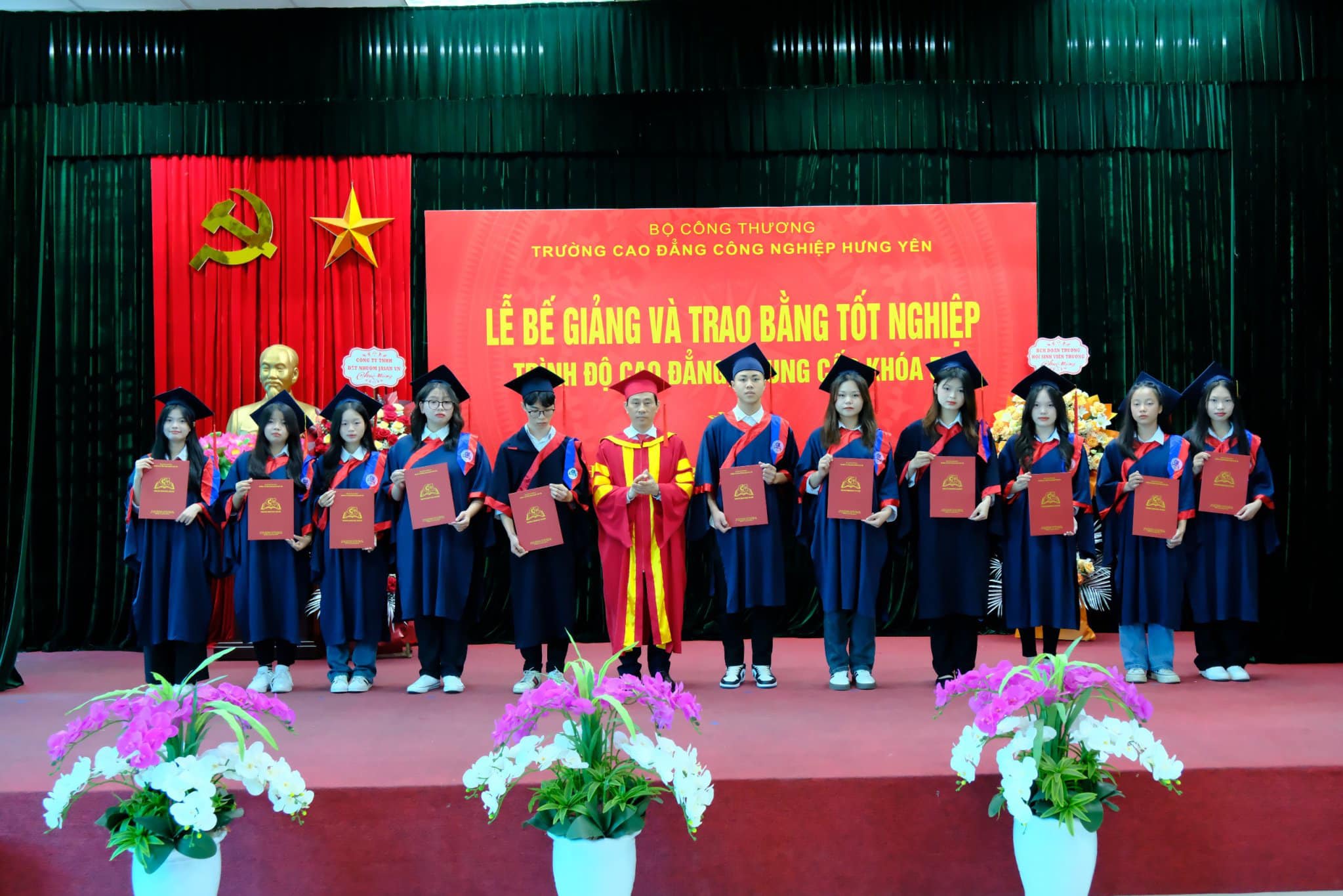 Lễ trao bằng tốt nghiệp cho học sinh, sinh viên trình độ Cao đẳng và Trung cấp năm 2024