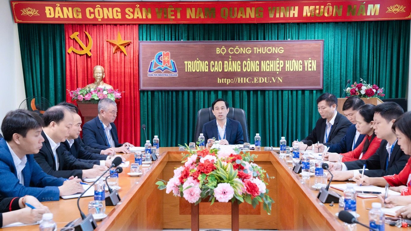HƯỚNG TỚI KỶ NIỆM 60 NĂM THÀNH LẬP TRƯỜNG (1965-2025)  VÀ 43 NĂM NGÀY NHÀ GIÁO VIỆT NAM (20/11/1982-20/11/2025)