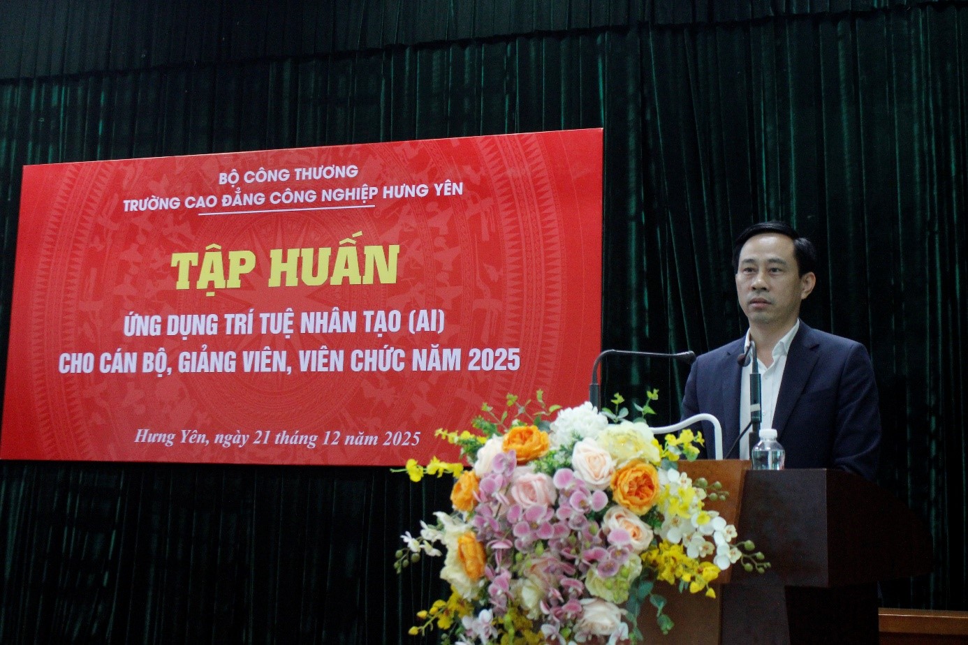 TRƯỜNG CAO ĐẲNG CÔNG NGHIỆP HƯNG YÊN TỔ CHỨC TẬP HUẤN ỨNG DỤNG TRÍ TUỆ NHÂN TẠO (AI) CHO CÁN BỘ, GIẢNG VIÊN, VIÊN CHỨC NĂM 2025